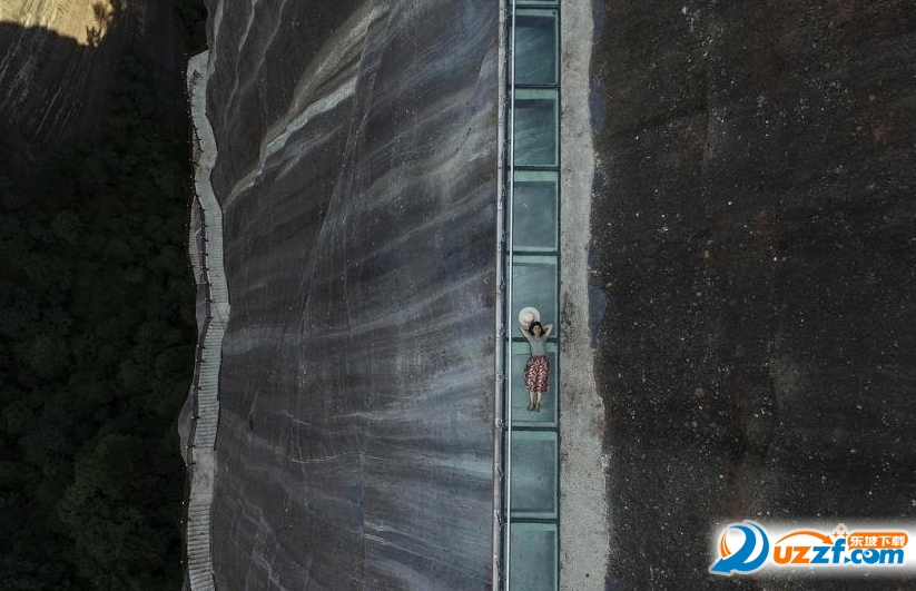 万佛山玻璃栈道图片